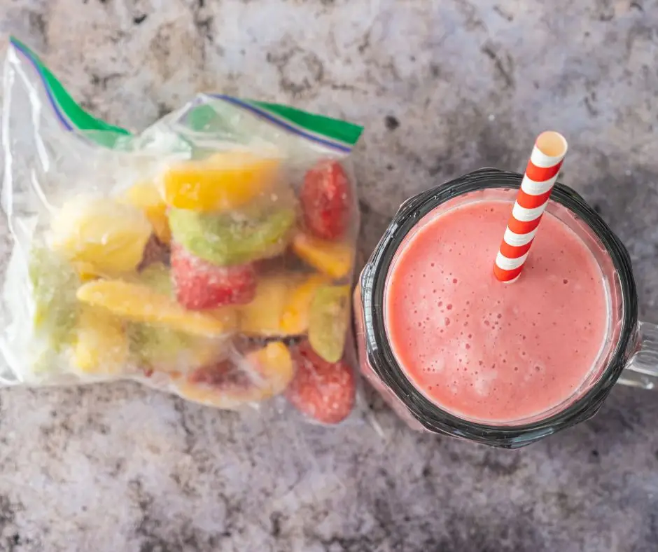 smoothie met een zakje bevroren fruit