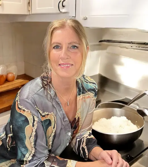Greet, orthomoleculair voedingscoach van Eet Slim, Leef Gezond, in haar keuken